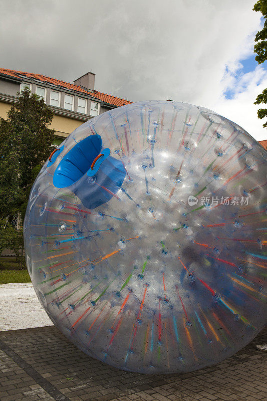 Zorbing -大的塑料球